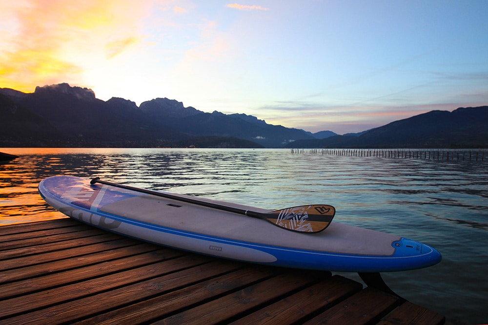 un paddle sur le lac d'annecy